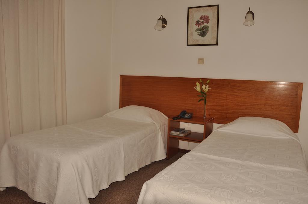 Residencial D. Joao III Hotell Ponta Delgada Rum bild